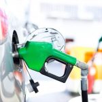 Benzine beklenen zam geldi