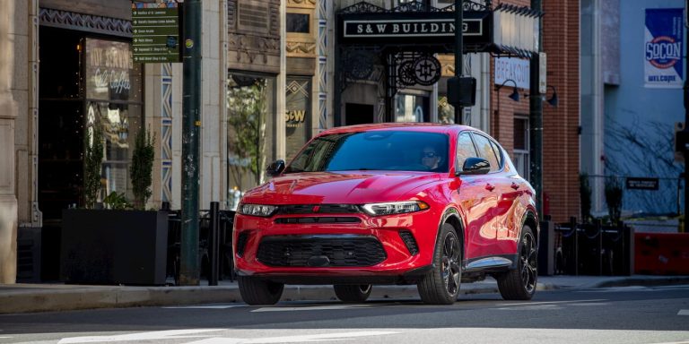 Jeep ve Dodge'un sahibi, ABD'deki politika değişiklikleri nedeniyle bir aracı daha üretimden kaldırıyor