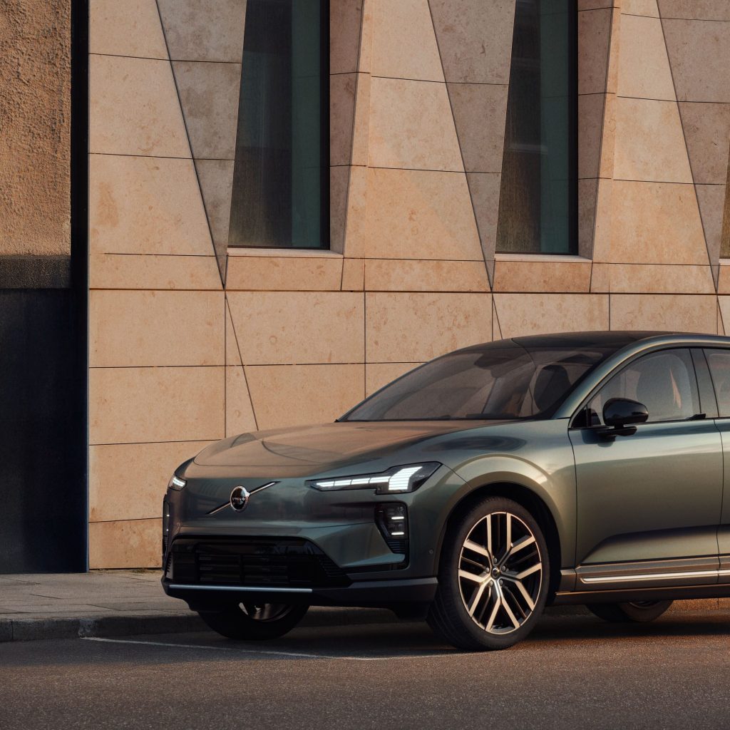 Volvo, şimdiye kadarki en hızlı şarj olan EX60 SUV modelini ve bir offroad sürprizini tanıttı