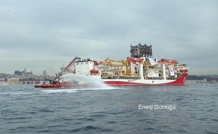 Yıldırım Derin Deniz Sondaj Gemisi, İstanbul Boğazı’ndan geçiyor