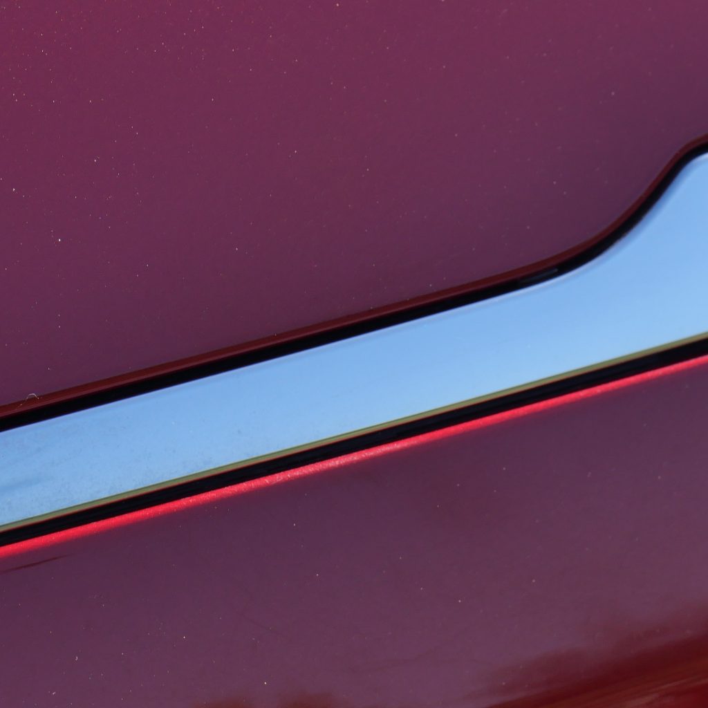 Çin, güvenlik için Tesla tarzı gizli kapı kollarının yasaklanmasını kesinleştirdi