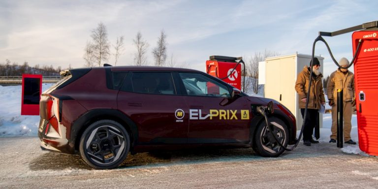 Kia’nın elektrikli hatchback’i dondurucu soğukta neredeyse 250 mil yol yaptı ve 33 dakikada şarj oldu