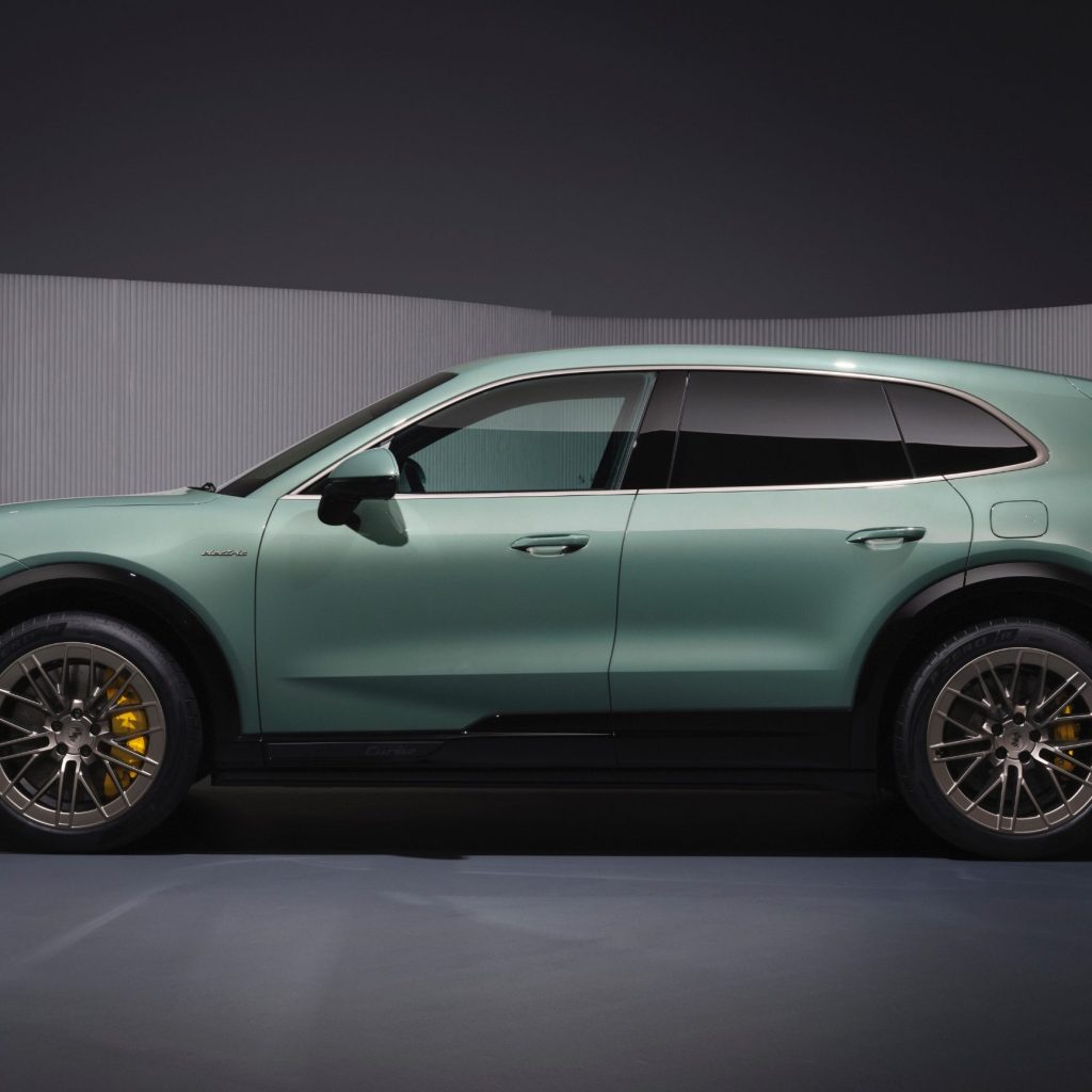 Porsche Cayenne Electric üretime başladı, batarya fabrikasını gezdik
