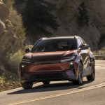 Toyota C-HR, sportif AWD elektrikli SUV olarak geri döndü, ancak bir pürüz var