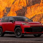 Toyota, yeni RAV4 PHEV’nin ‘dünya lideri’ verimliliğe ve daha fazla elektrikli menzile sahip olduğunu iddia ediyor