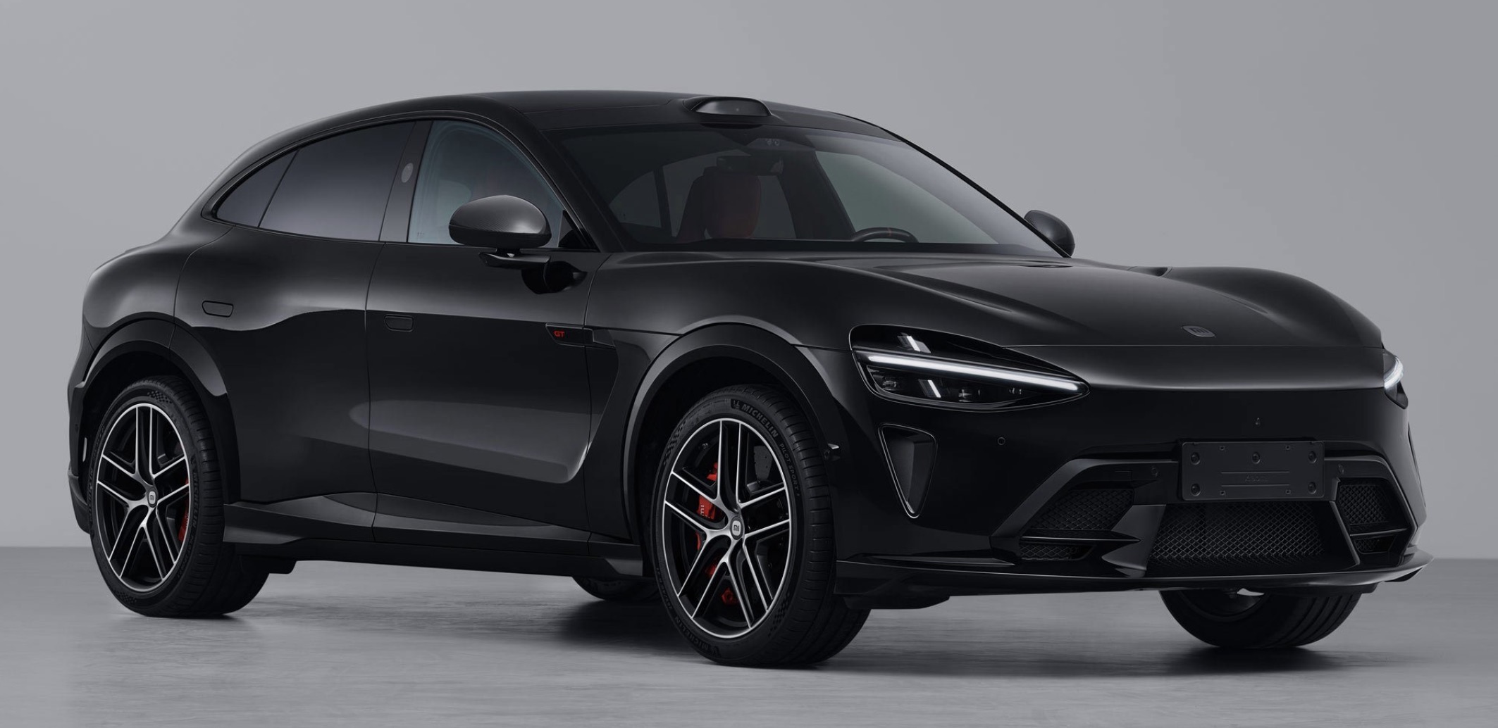 Xiaomi, 990 beygir gücüne sahip YU7 GT performans SUV’sini 299 km/s azami hızla tanıttı