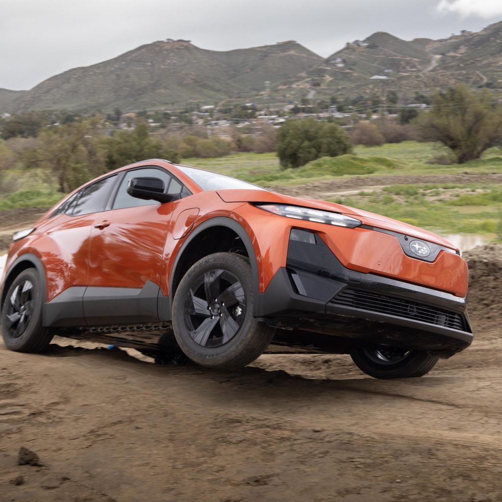 Yepyeni Subaru Uncharted EV ile çamurda arazi sürüşü yaptık