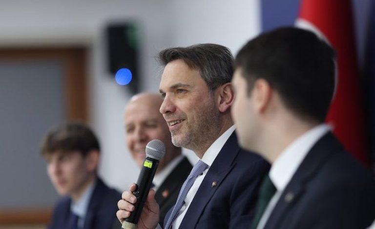 Bayraktar: Çok iyi yetişmiş kadrolara ihtiyacımız var