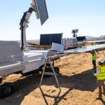 Bu sevimli robot 100 MW güneş enerjisi kurulumunu tamamladı