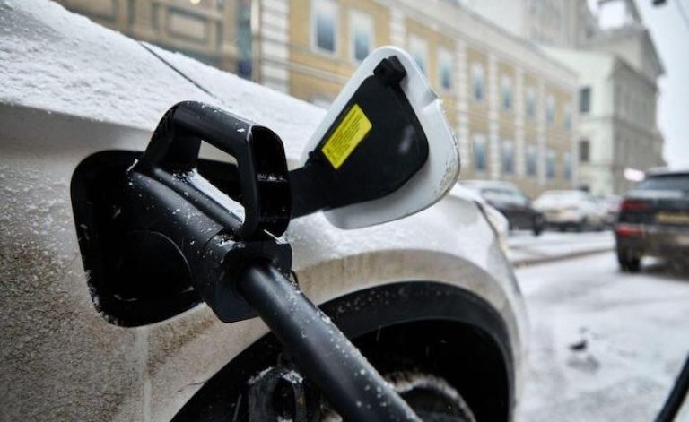 Ember: Fosil yakıtlara bağımlılık yaygın ve maliyetlidir