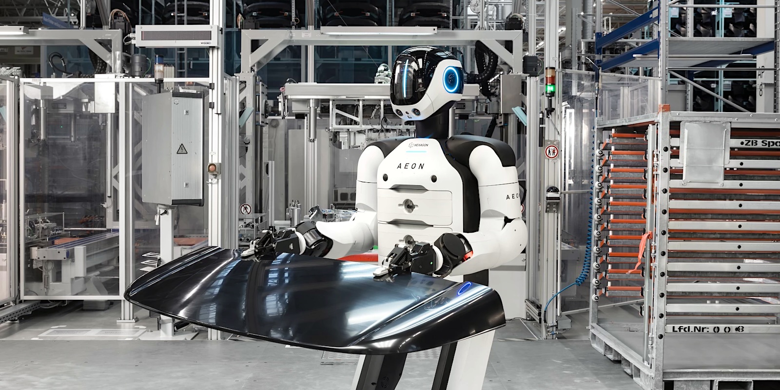 İnsansı robotlar Alman BMW fabrikasında çalışmaya başladı [video]