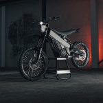 Kaliforniyalı baba, oğlunun kırmızı ışıkta geçip yasadışı elektrikli motosikletle kaza yapması sonrası ağır suçla suçlandı