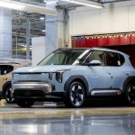 Kia’nın en uygun fiyatlı EV modeli üretime girdi ve şimdi sipariş verilebiliyor