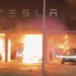 Sydney'deki Tesla showroomunda kundaklama şüphesi: 3 araç yok oldu