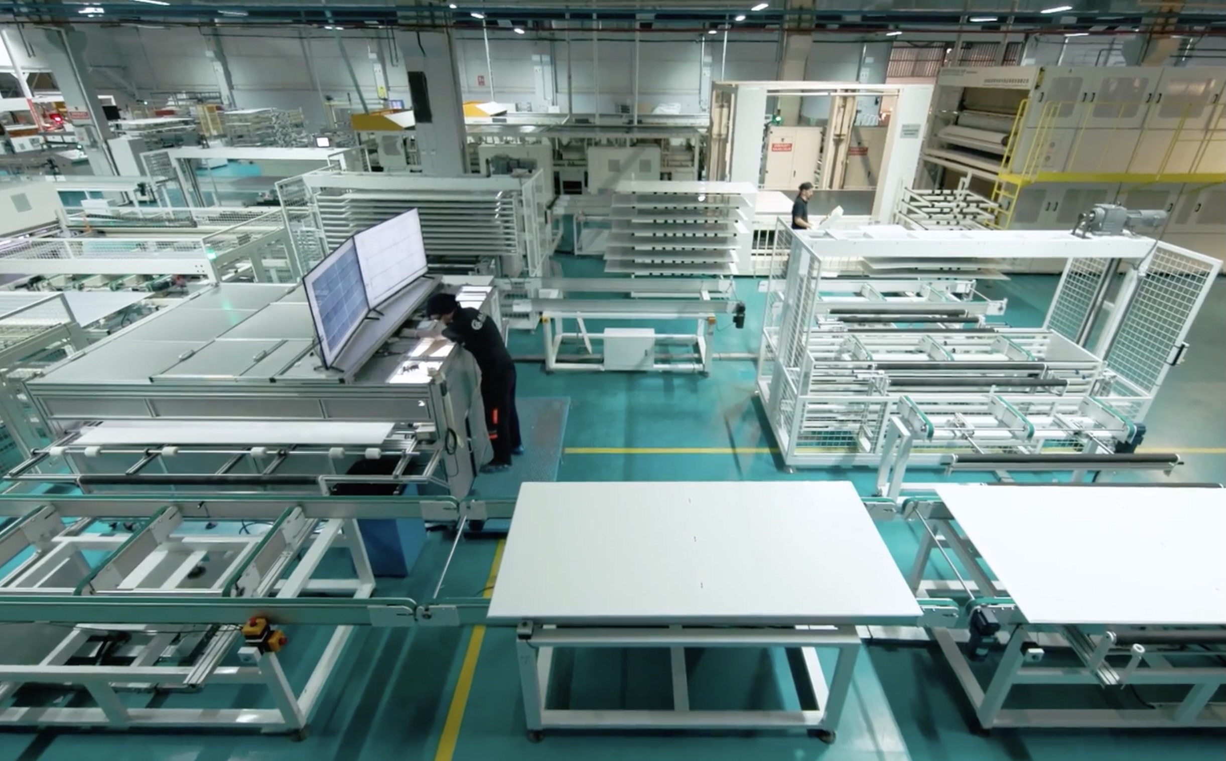 Alfa Solar, yurt içinden 43 milyon dolarlık panel siparişi aldı