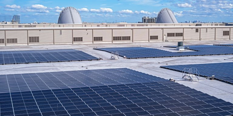 Bir Florida kongre merkezi, ek panel olmadan güneş enerjisini ikiye katladı