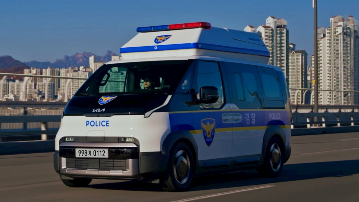Kia’nın elektrikli vanı, yapay zeka kameraları ve dronlarla devriyeye çıkmaya hazırlanıyor