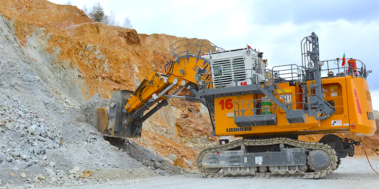 Liebherr, Bulgar bakır madenine 330 tonluk elektrikli ekskavatör teslim etti