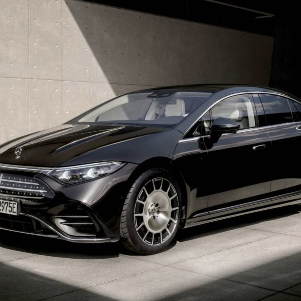 Mercedes-Benz, 926 km menzil, 800V şarj ve steer-by-wire özellikli yeni EQS’i tanıttı
