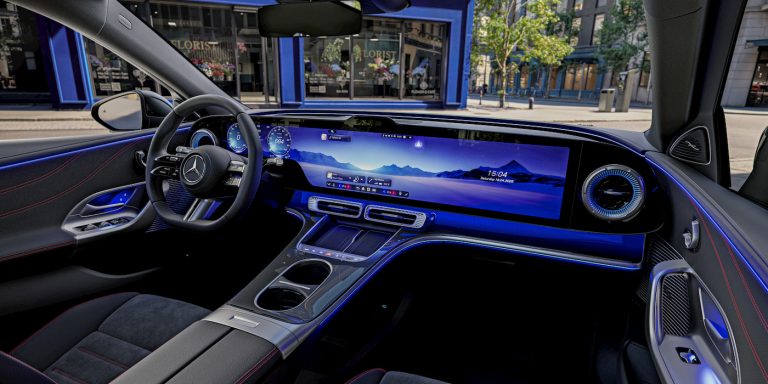 Mercedes, C-Class EV iç mekânını ilk kez gösterdi: Dev bir ekran [Görseller]
