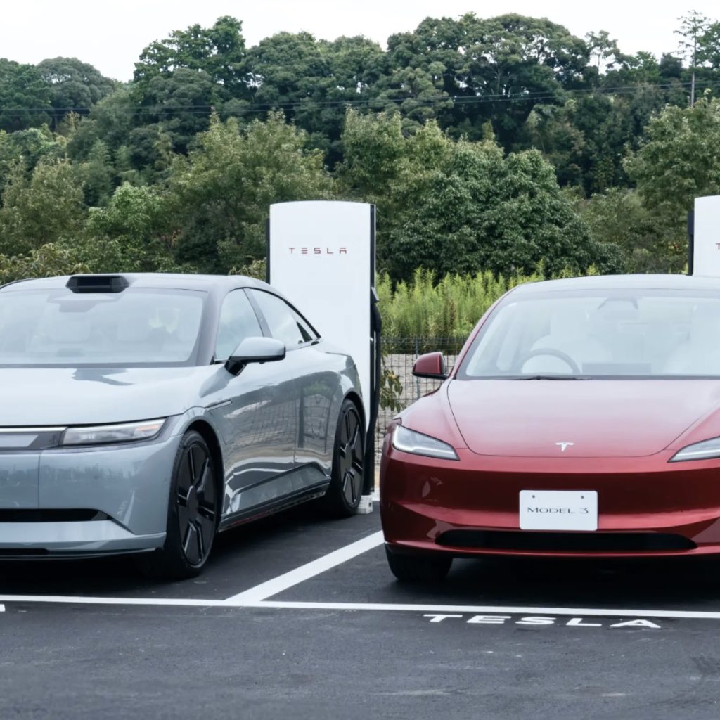 Tesla, 1 yıl ücretsiz Supercharging sunuyor; Tesla dışı araçlar için yaklaşık daha yüksek ücret talep ediyor