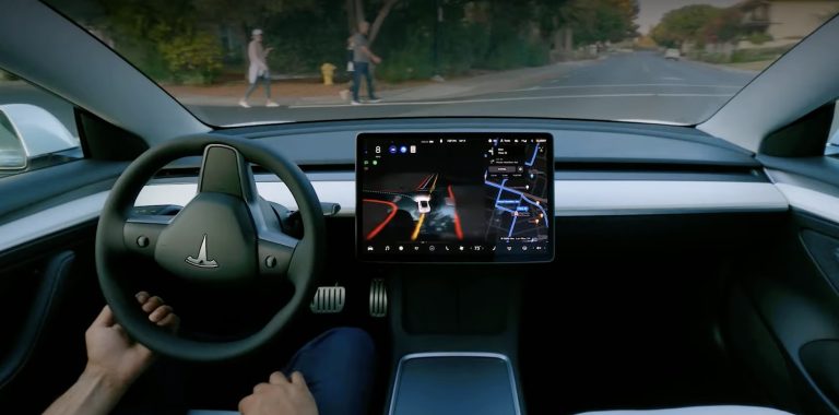 Tesla, artan gerginliği yatıştırmak için HW3 araçlara uluslararası olarak FSD V14 Lite sözü verdi